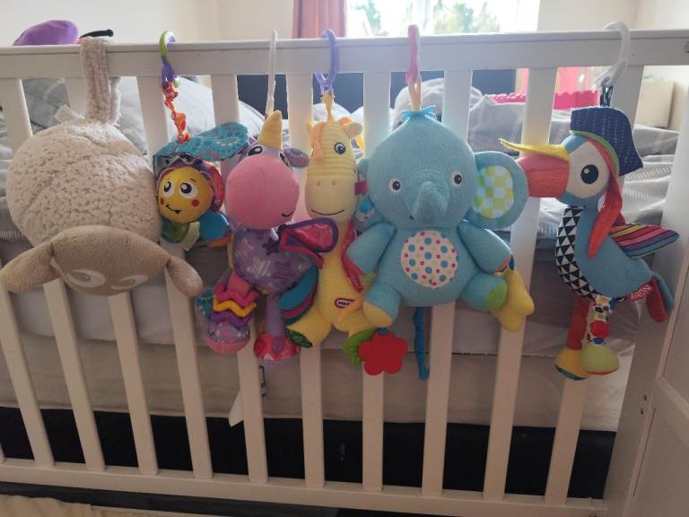 Baby cot toys