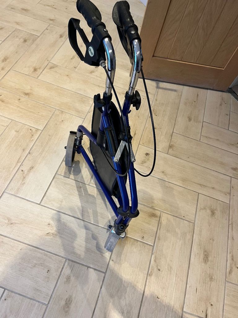 Folding assisted walker 