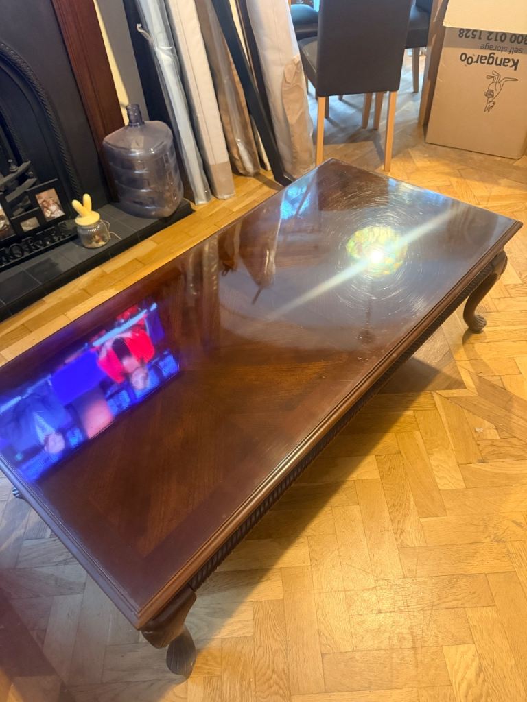 Lovely Wooden Coffee Table – Good Condition