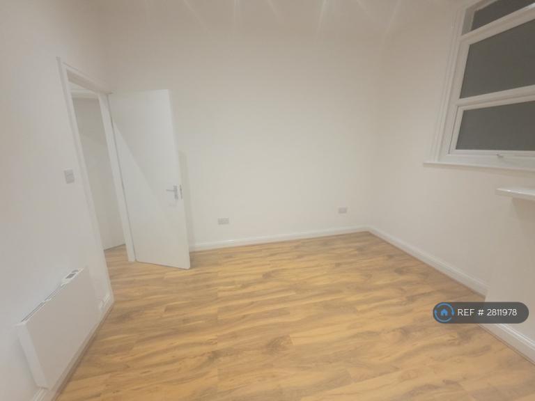 2 bedroom flat in Watford, Watford, WD17 (2 bed) (#2811978)