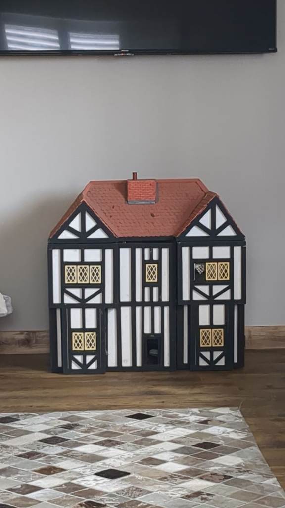 Vintage Tudor dolls house