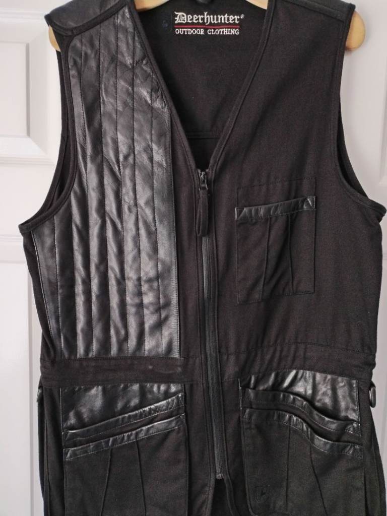 DEER HUNTER SHOOTING VEST. 