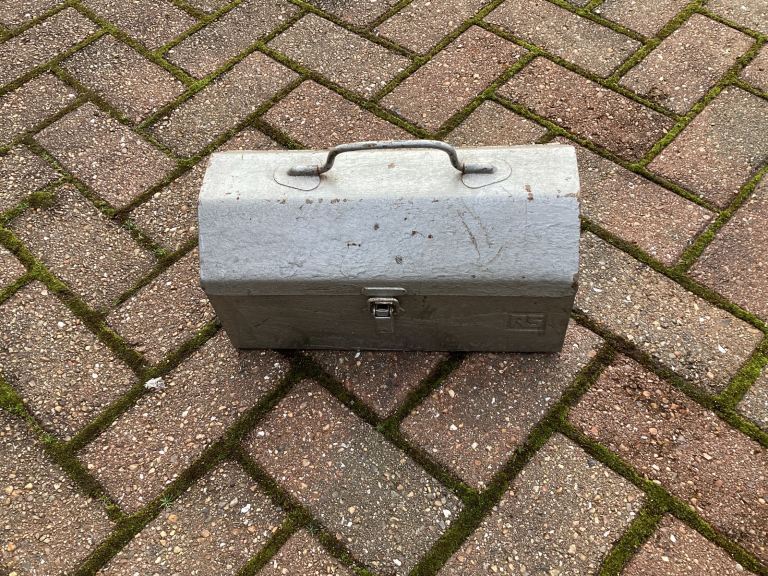 American style metal toolbox R S 