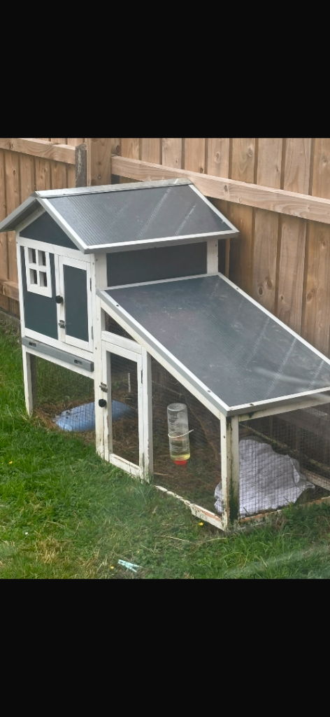 2 rabbit hutches 
