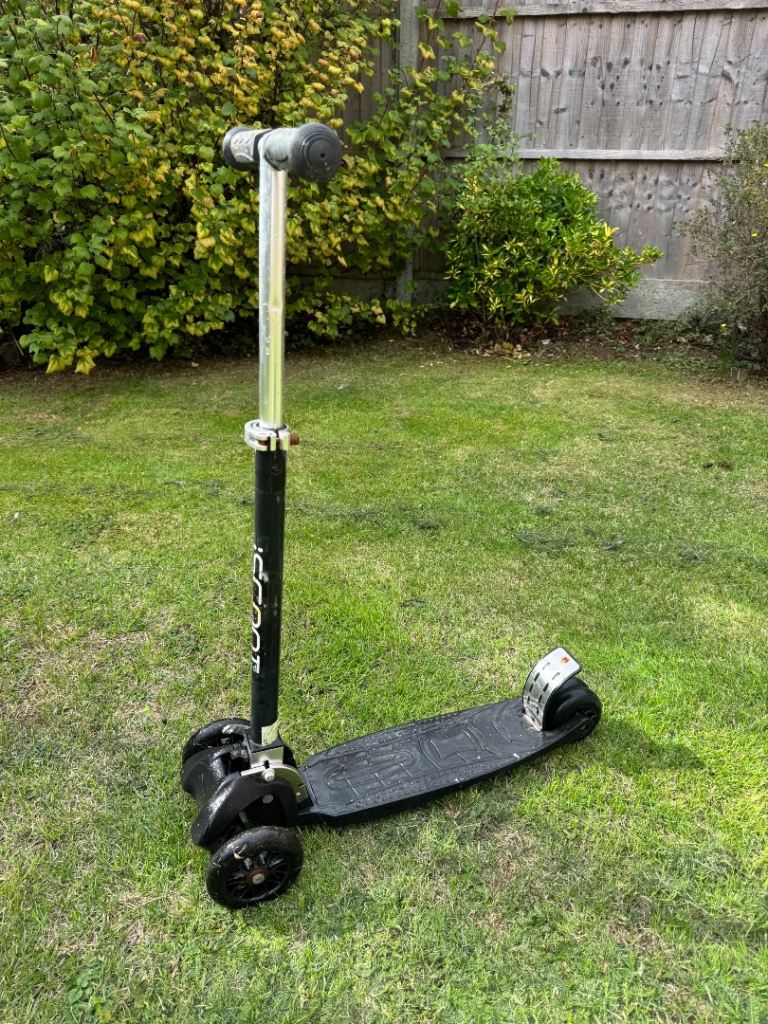 iSCOOT Kids Scooter – Black, Good Condition