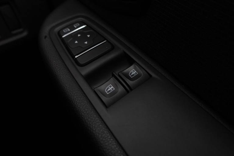 2017 Renault Clio 1.2 16V Dynamique Nav Hatchback 5dr Petrol Manual Euro 6 (75 ps) Hatchback Petr...