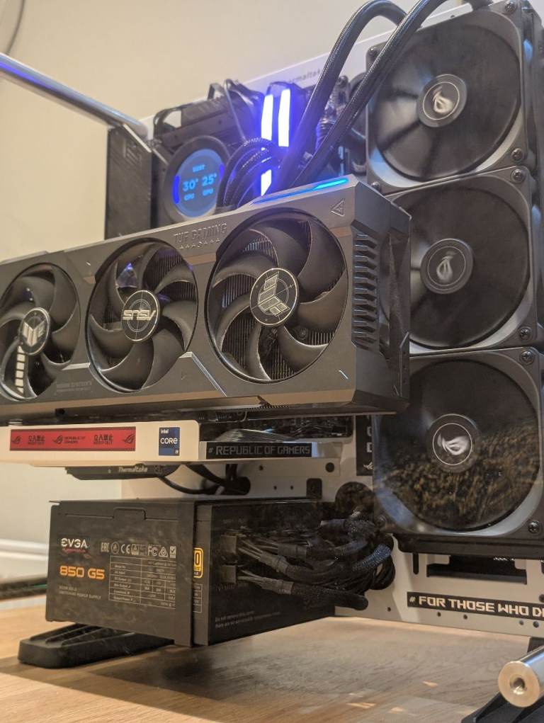 Gaming PC / I9 13900k / RTX 4080 [16GB] / 32GB DDR5 / 3TB SSDs / Wifi ✅ / Bluetooth ✅