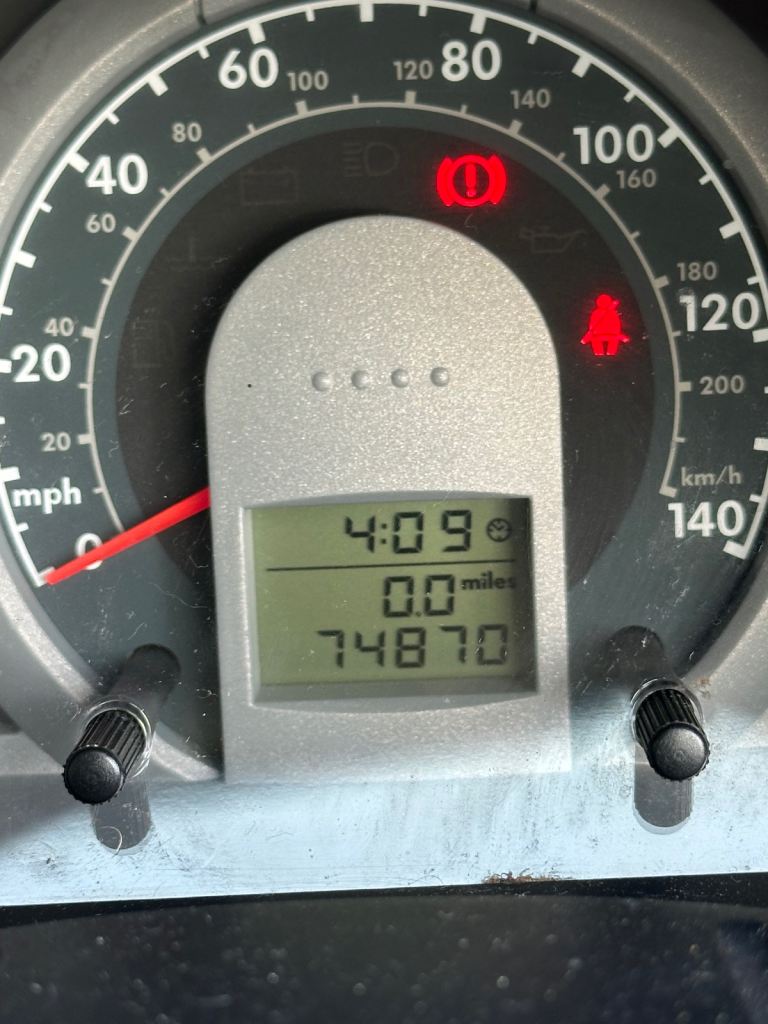 * LOOK VW FOX *