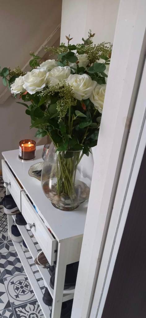 Please read. Free to collect artificial flowers in vase