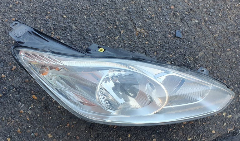 Ford Grand C Max Right Side Headlight 2011