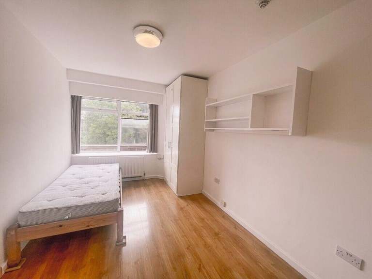 Happy to offer this beautiful studio apartment in Fitzjohns Avenue, Hampstead, London NW3-Ref: 1651