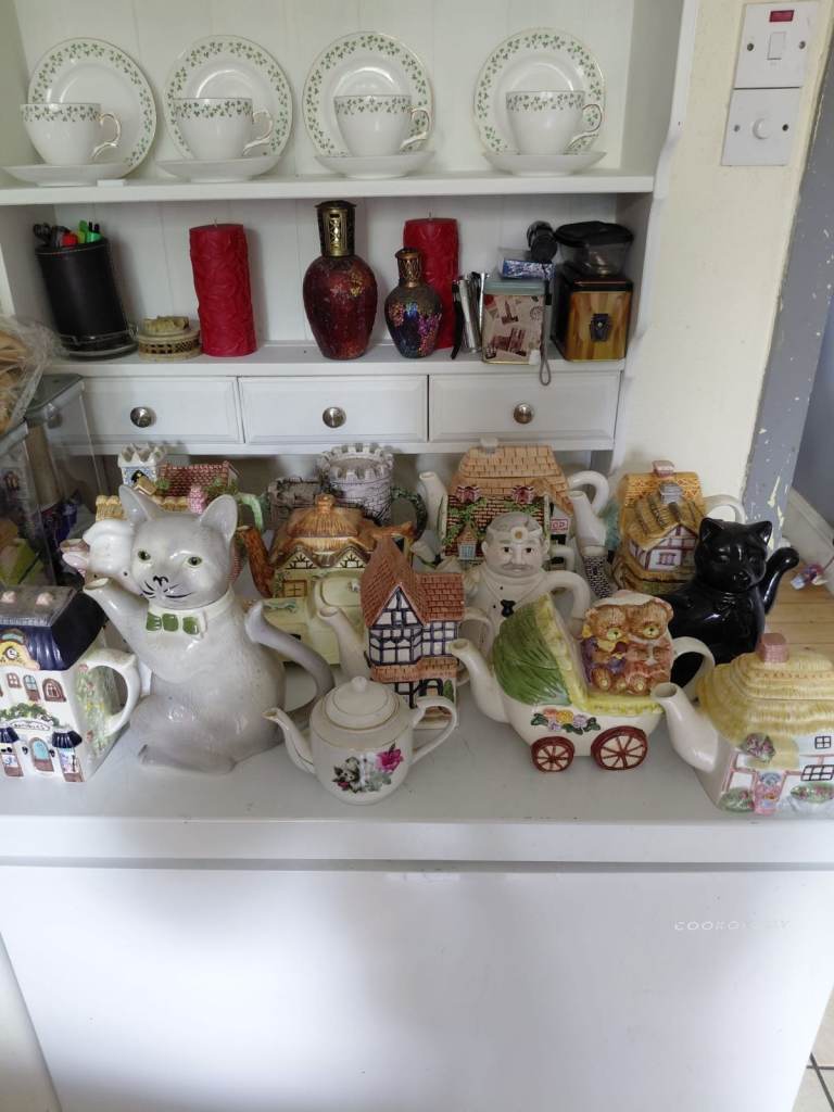 Vintage Tea Pots £300 all 18 (or sell separately)