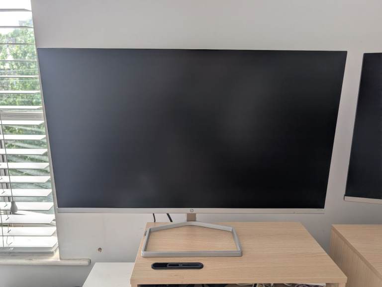 HP 27" Monitor 527sw good as new