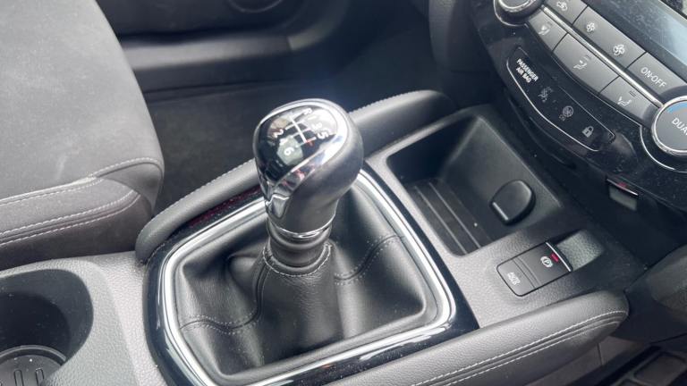 Nissan qashqai N1.5 dCi 115 N-Connecta 5dr 2 owners full Nissan history stunning