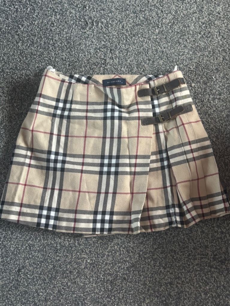 Burberry skirt 