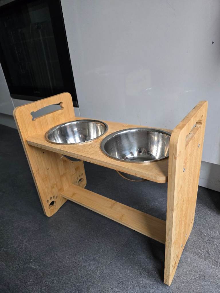 Raised dog bowl