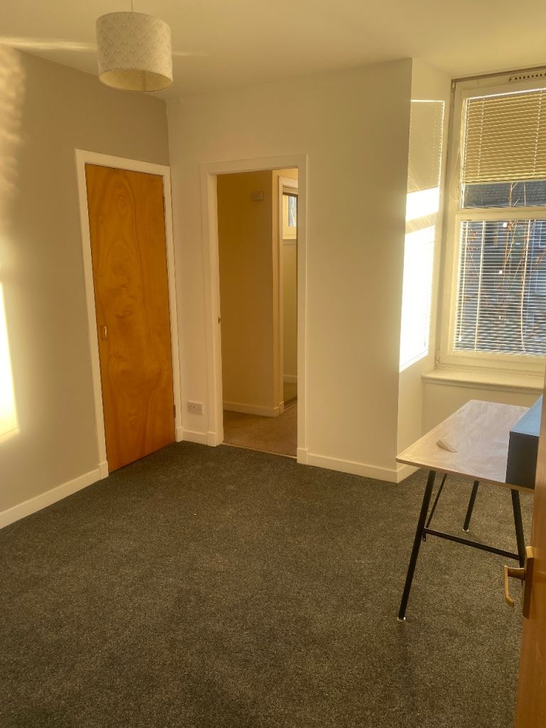2 Bedroom Unfurnished Flat