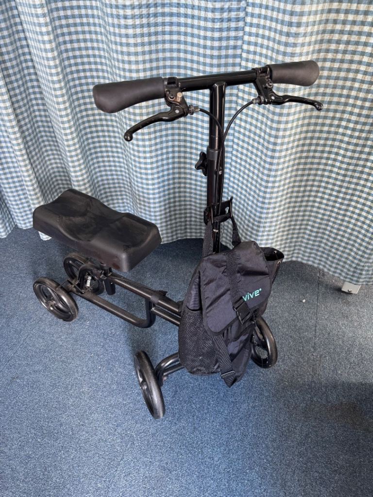 Lightweight mobility knee support scooter