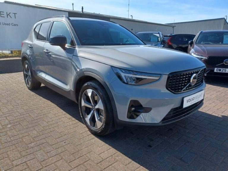 VOLVO XC40 2.0 B3P Plus Dark 5dr Auto