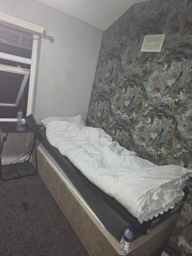 Double room to let ASAP