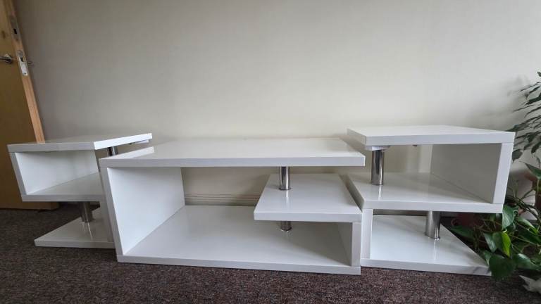 White High Gloss LED Furniture Set – Coffee/TV Table & Pair of Side / bedside Tables