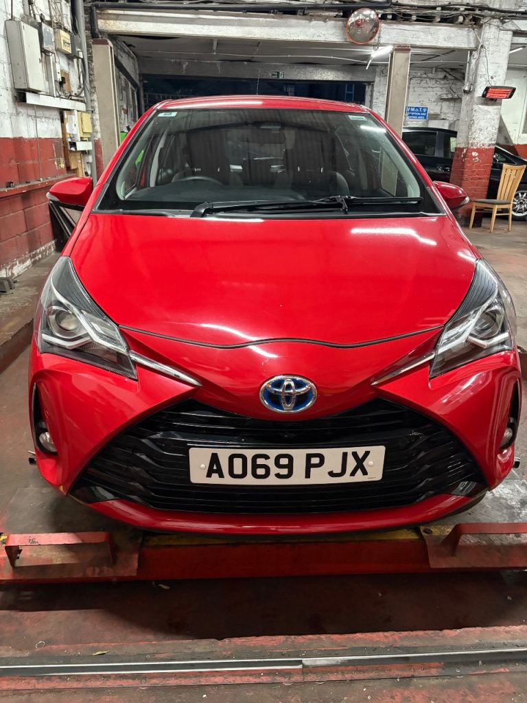EXCELANT 2020 TOYOTA YARIS 1.5 HYBRID VERY LOW MILEAGE 13k ONLY FOR SALE.......!