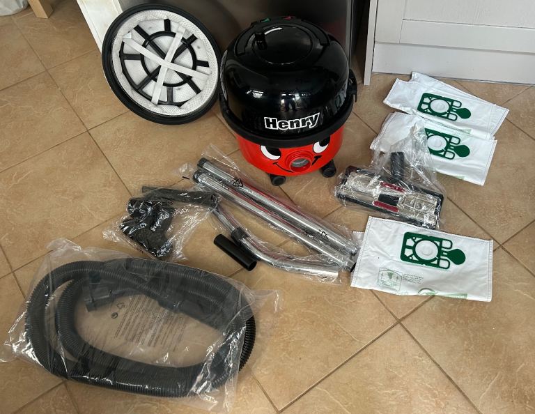 Henry 1200 watts twin speed hoover