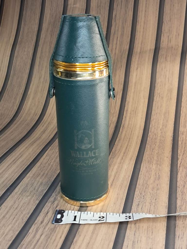 Vintage Wallace  flask and four brass drinking cups, as seen in the image. Green colour. As seen. 