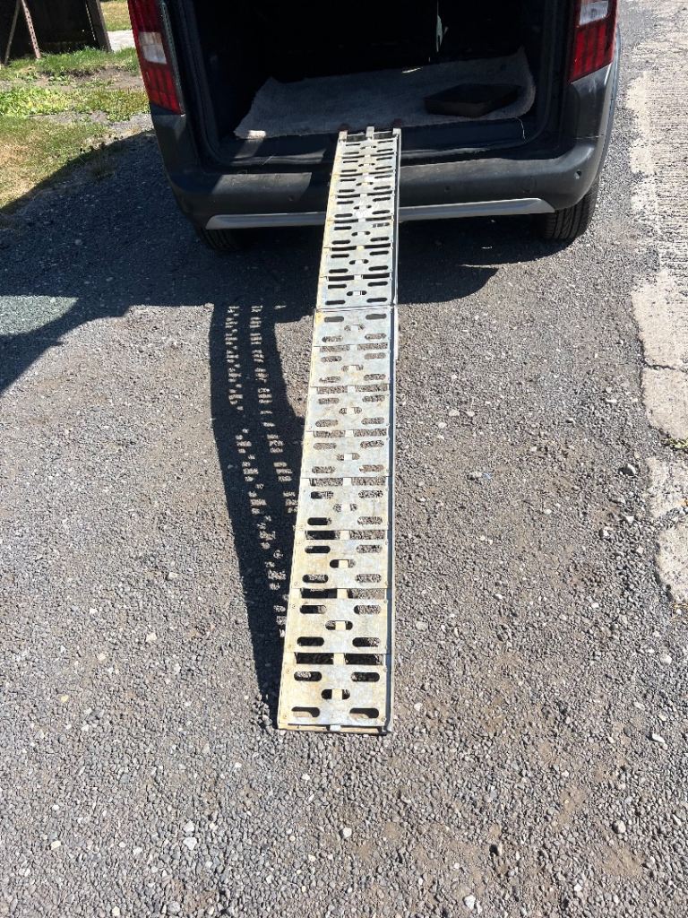 Motorcycle loading ramp 