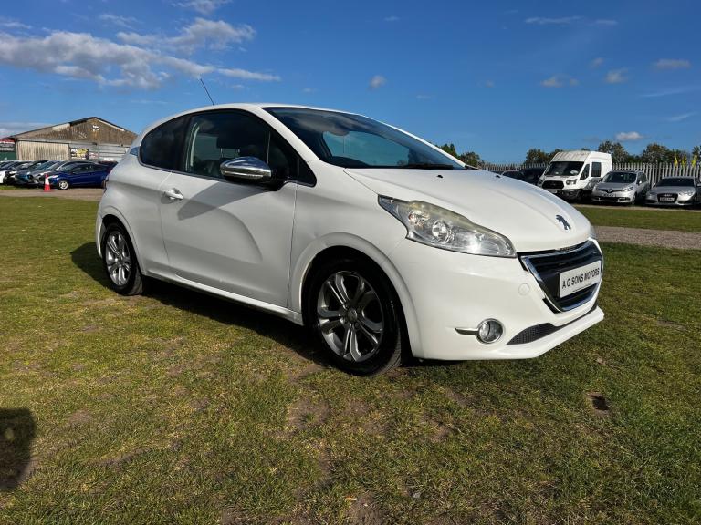 2013 Peugeot 208 1.2 VTi Allure Hatchback 3dr Petrol Manual Euro 5 (82 ps)