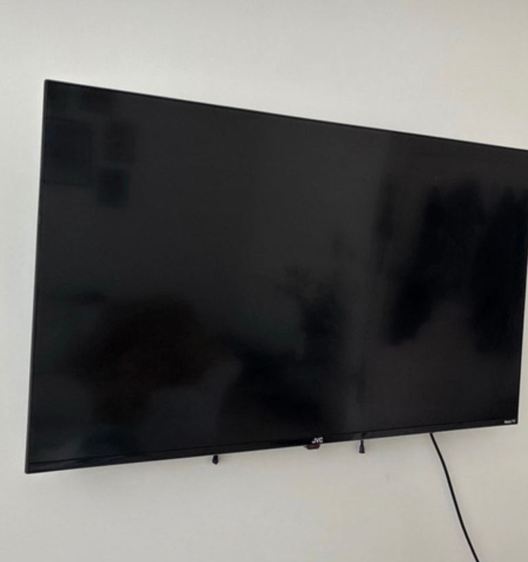JVC 43 inch Roku Smart TV – Great Working Order