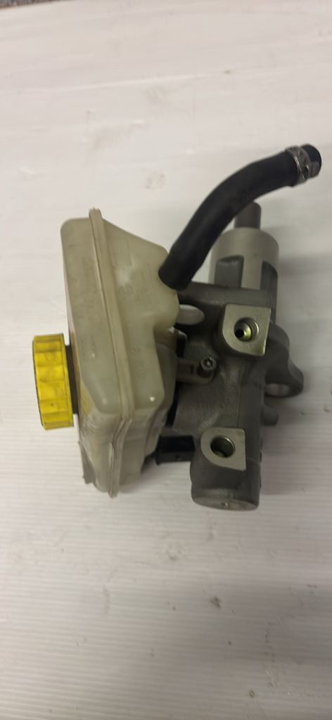 Audi A4 b7 Convertible Master Brake Cylinder