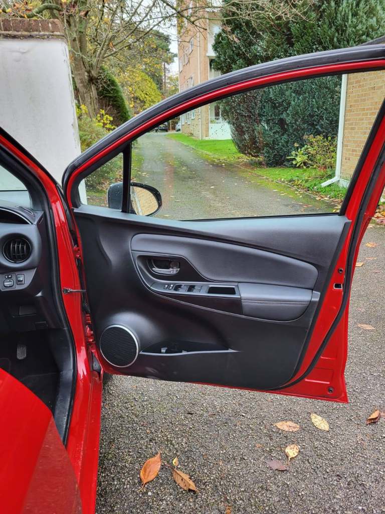 Toyota, YARIS, Hatchback, 2016, Other, 1329 (cc), 5 doors