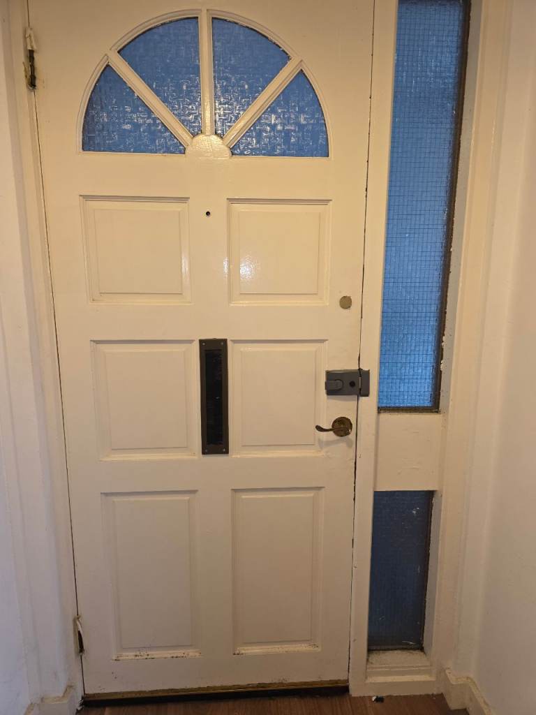 First floor 2 bed flat to let