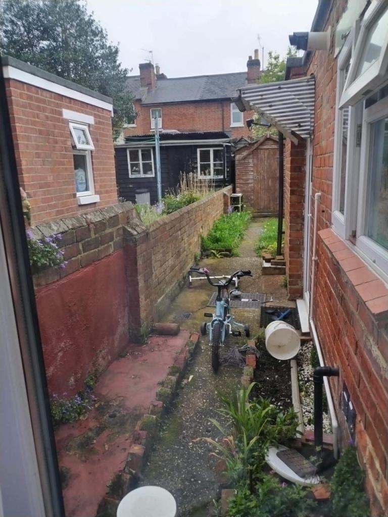 2 double rooms available for family or couple 