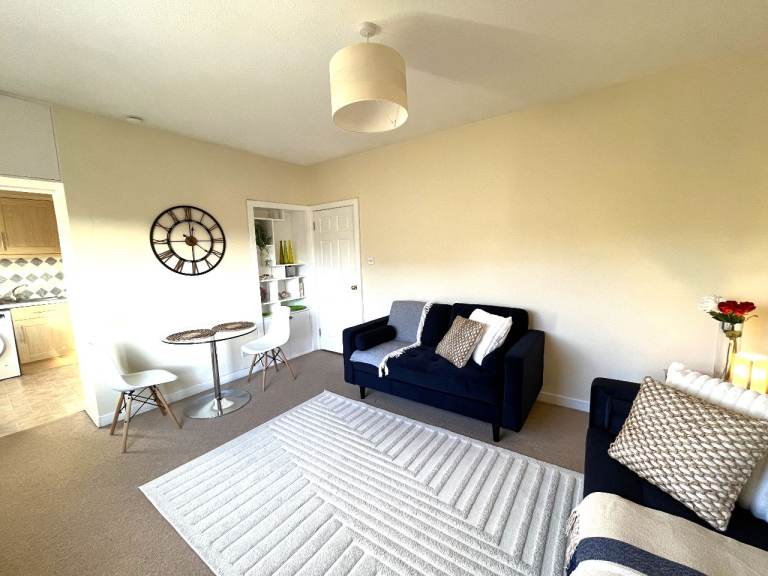 2 bedroom flat to rent in Carrick Knowe