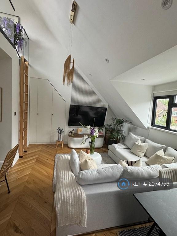 2 bedroom flat in Esmond Road, London, W4 (2 bed) (#2974756)