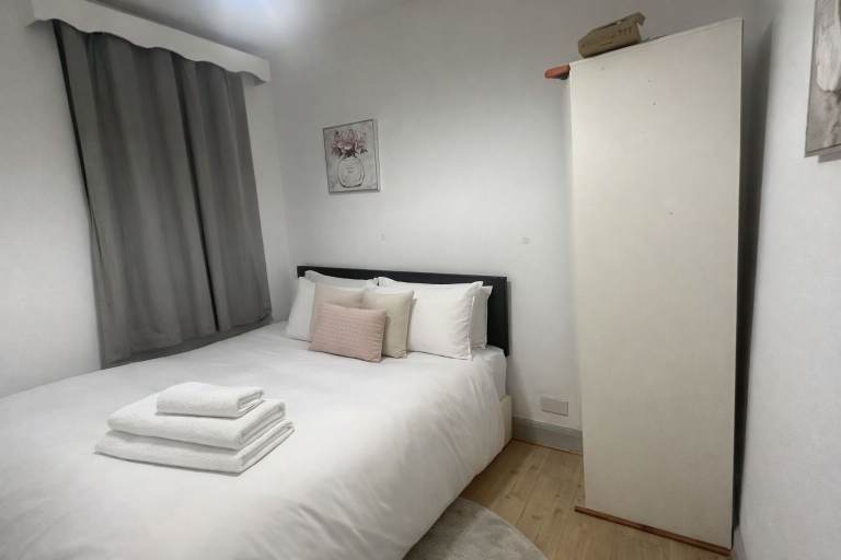 Spacious & Cosy ensuite room for rent WC1X 8PX
