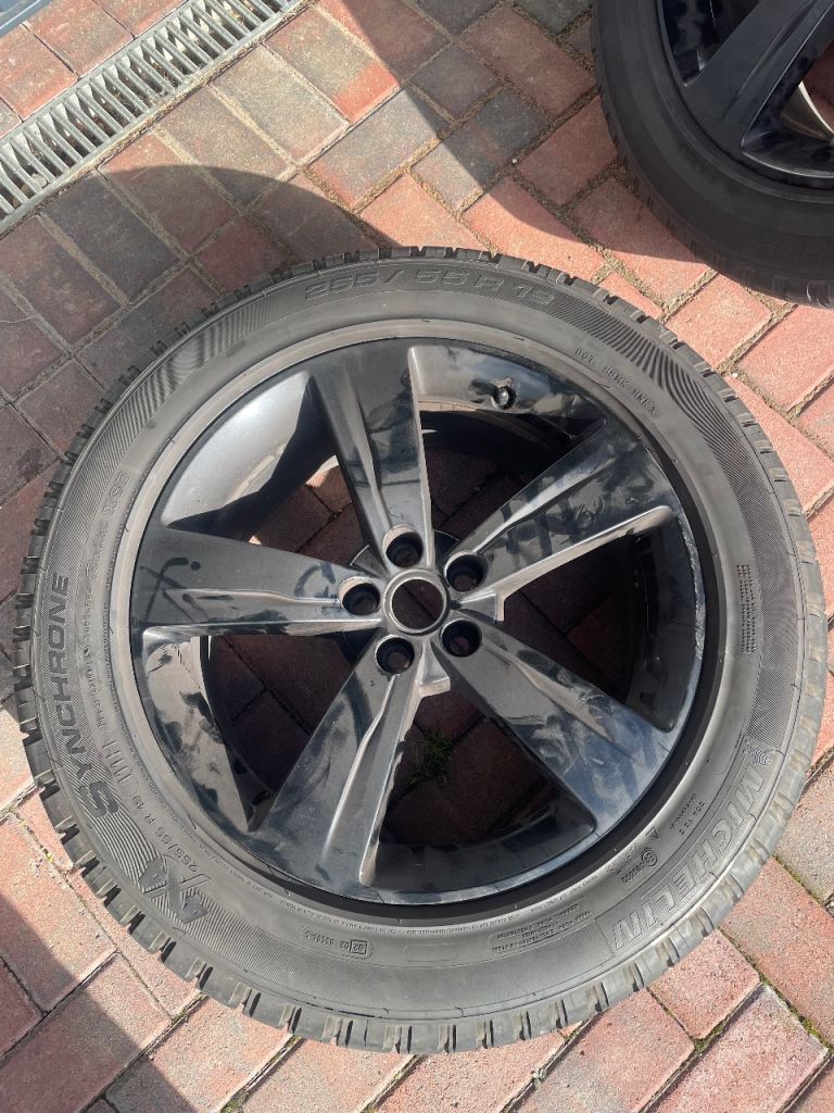 Range Rover. Lear wheels &tyres 19inch