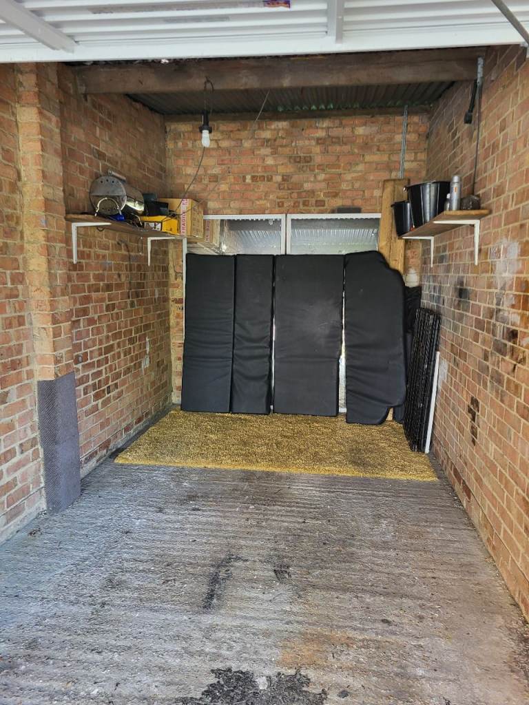 Garage for rent 