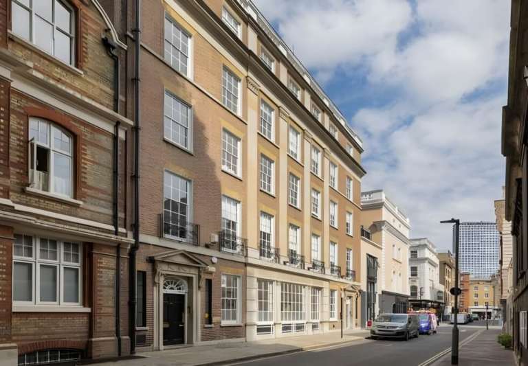 *Holborn* Private Serviced Offices: Units for 20 desks to rent WC1A