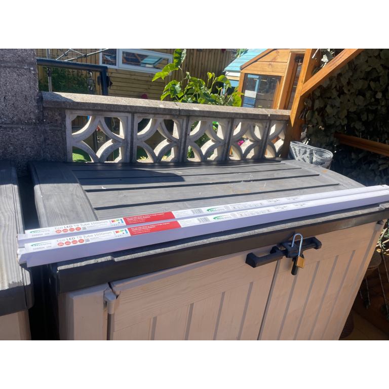 Energy saving brand new fluorescent tubes with starters