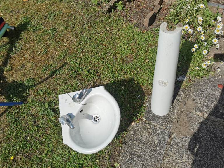 Ideal Standard Bathroom Sink Basin with Taps