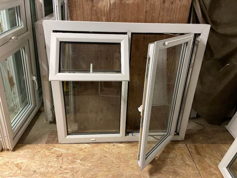 H 107 x W 119.5 cm - UPVC DOUBLE GLAZED WINDOW - CLEAR GLASS - GOOD CONDITION  (REF: MJ9)