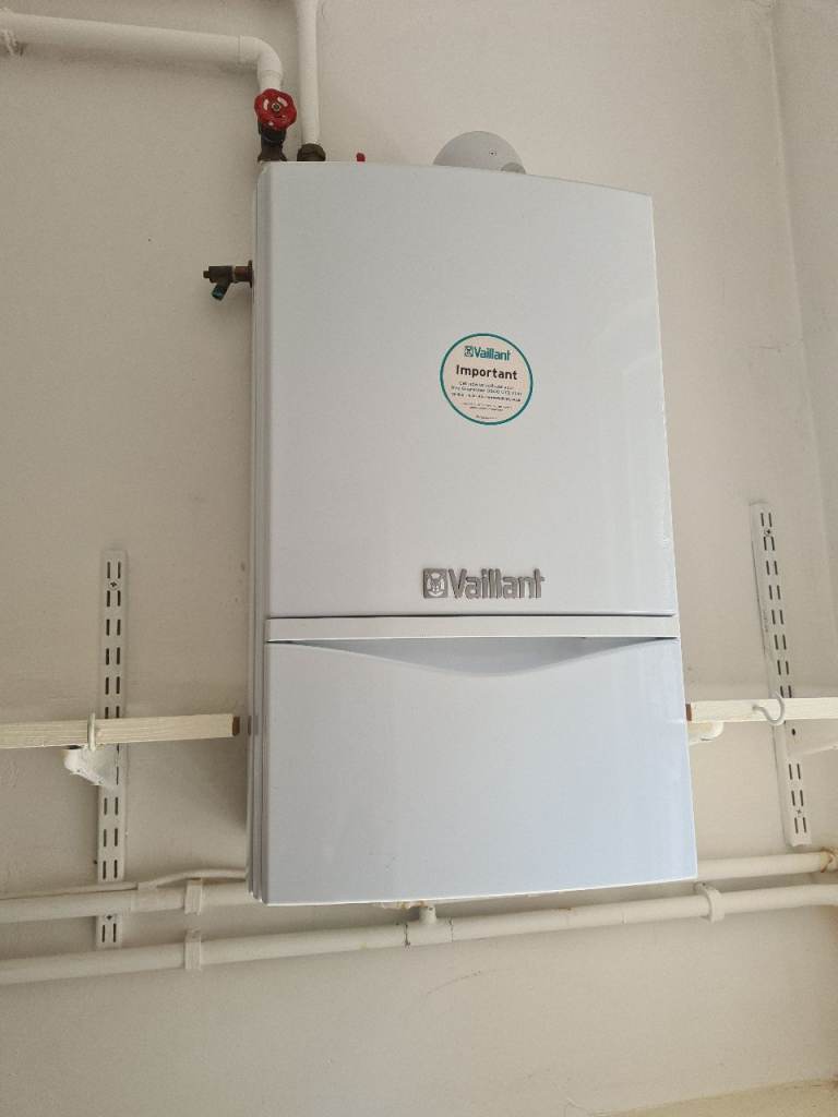 Vaillant ecoTEC plus 418 Boiler – Good Condition