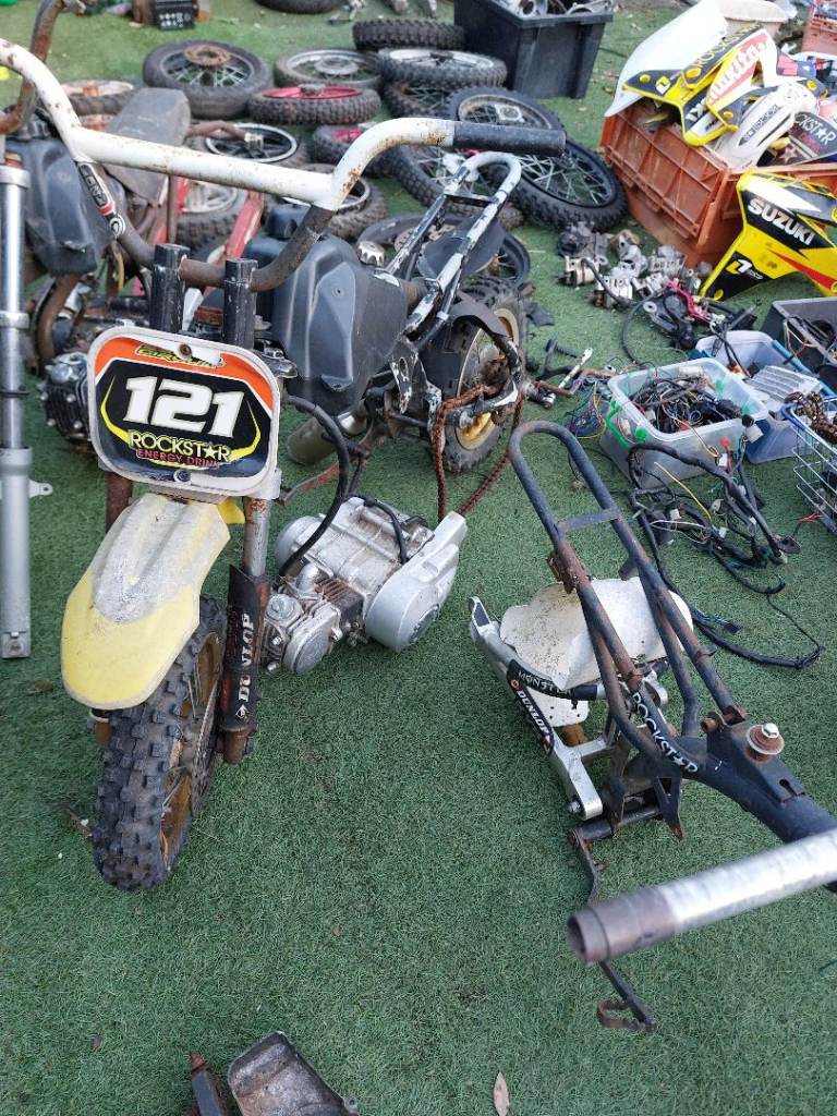 Pit Bikes Job Lot – 50cc & 125cc Engines, Vespa 2T, Parts – Collection Only