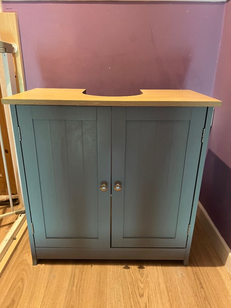 Under sink cabinet 