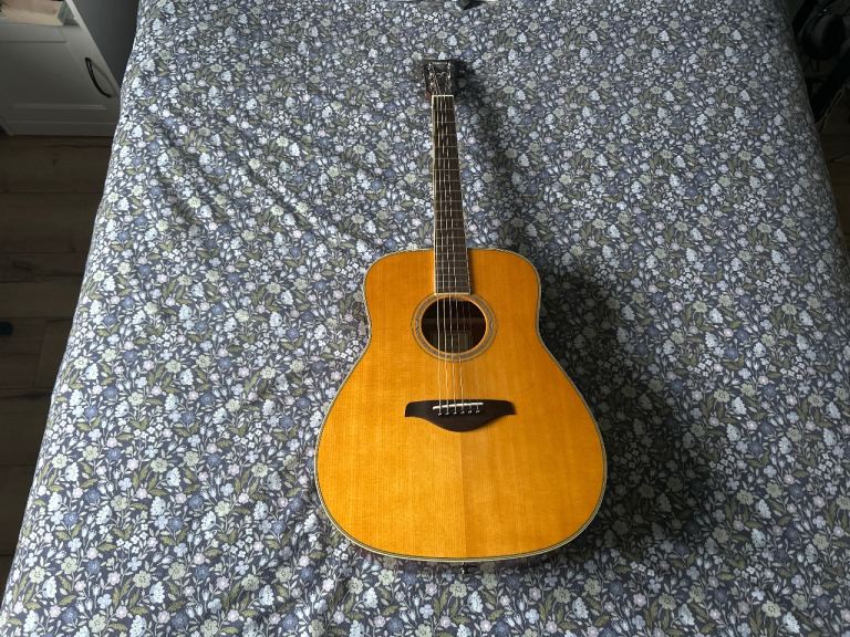 YAMAHA FGTA DREADNOUGHT TRANSACOUSTIC VINTAGE TINT GUITAR