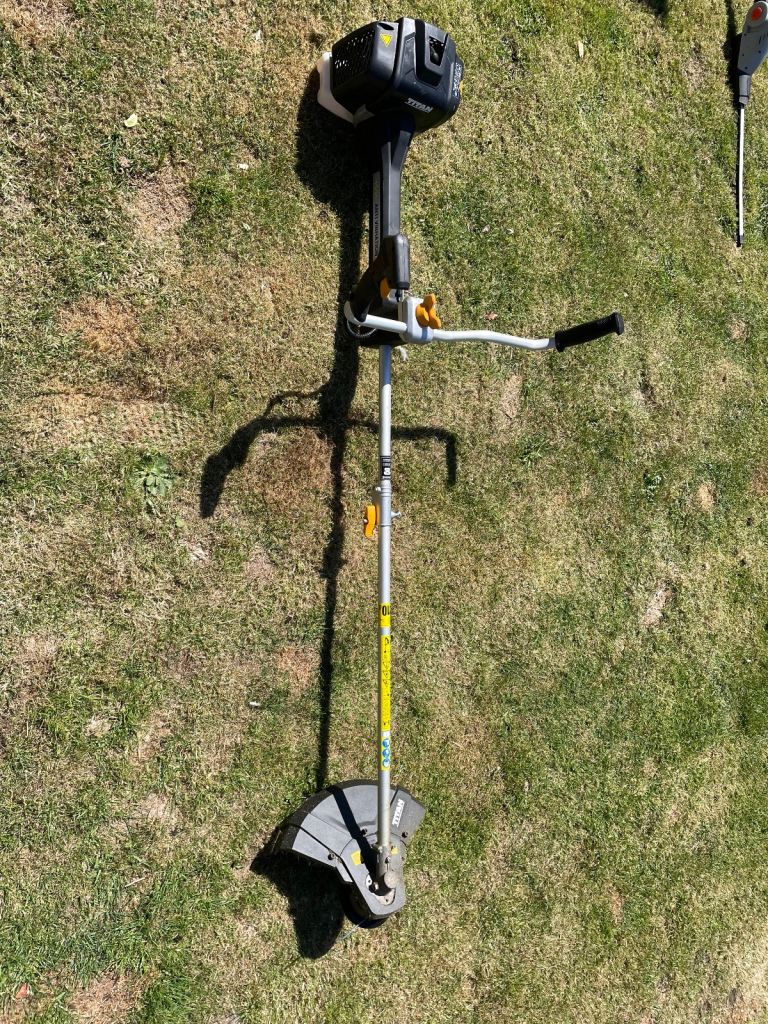Petrol strimmer