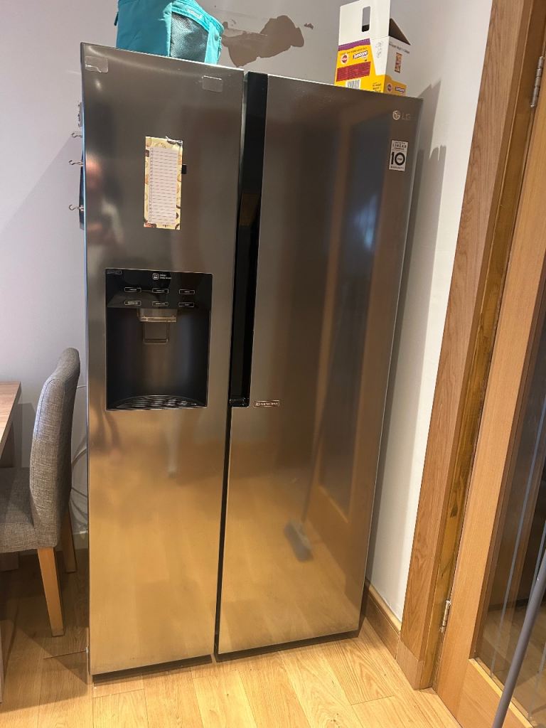 LG American Fridge Freezer with Water Dispenser – Good Condition